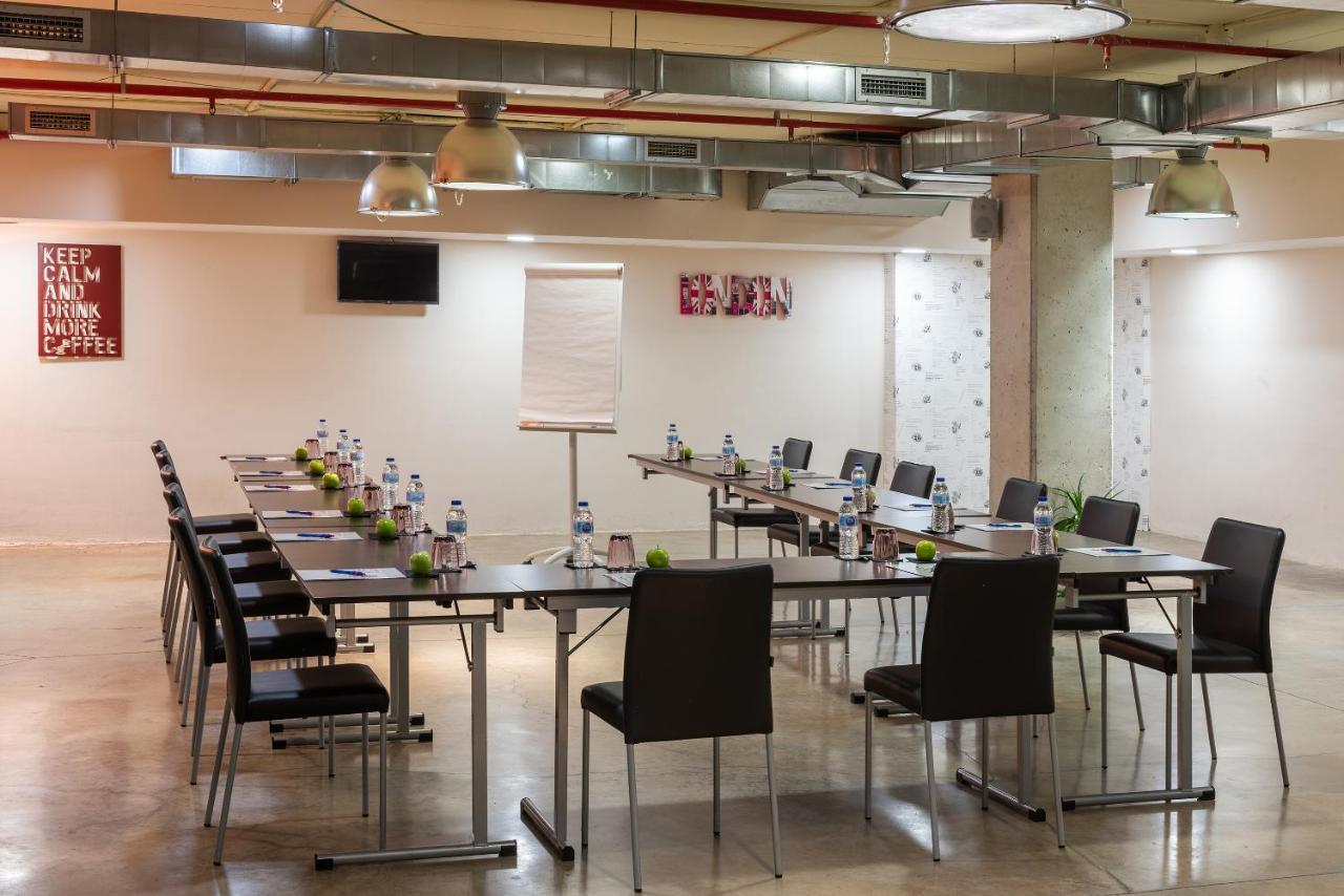 Madrid Airport Suites, Affiliated By Melia Exteriör bild