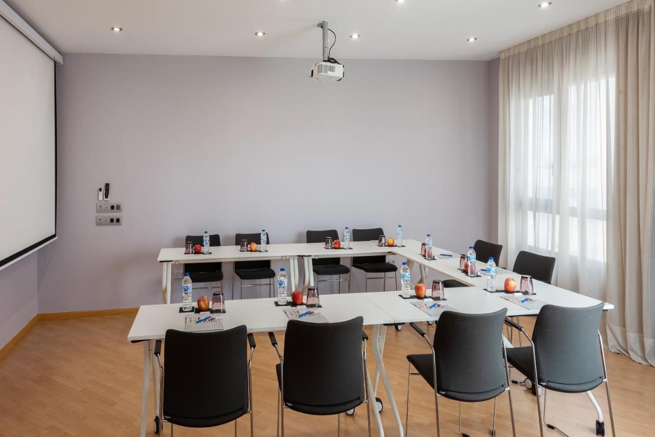 Madrid Airport Suites, Affiliated By Melia Exteriör bild