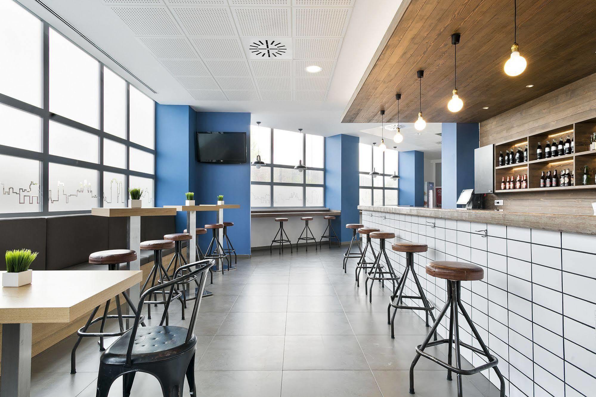 Madrid Airport Suites, Affiliated By Melia Exteriör bild