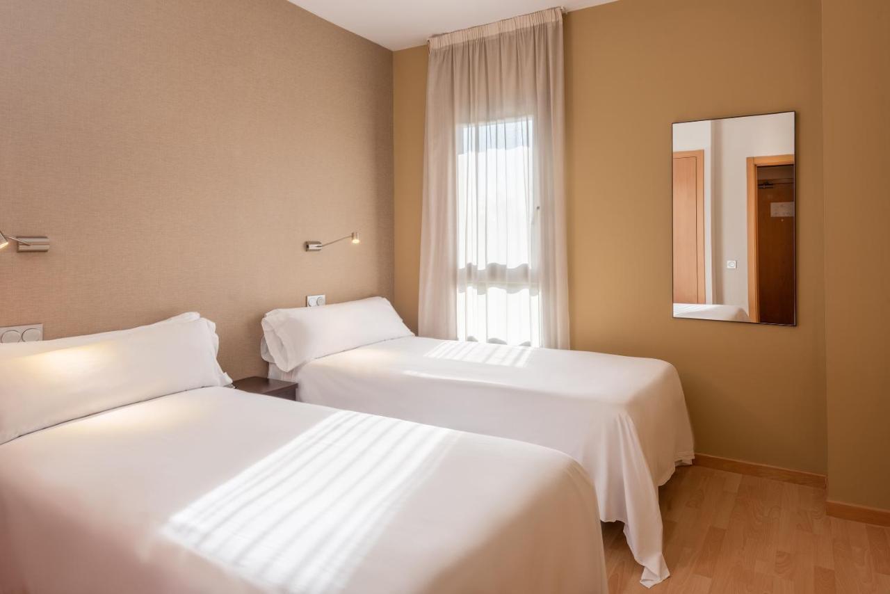 Madrid Airport Suites, Affiliated By Melia Exteriör bild